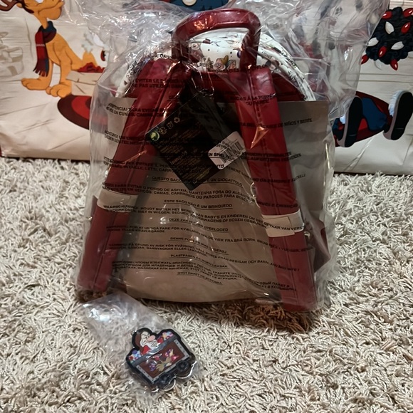 Loungefly Snow White backpack NWT includes keychain! - Picture 2 of 5
